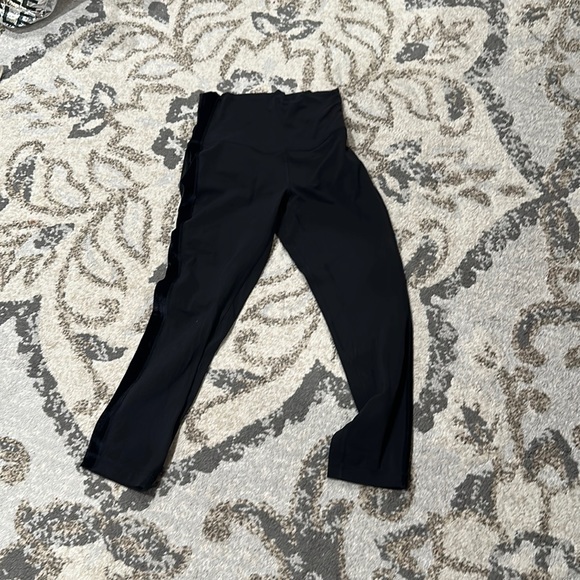 Lulu🍋 Black Align SHR Crop * Crushed Velvet size 8 - Picture 2 of 11